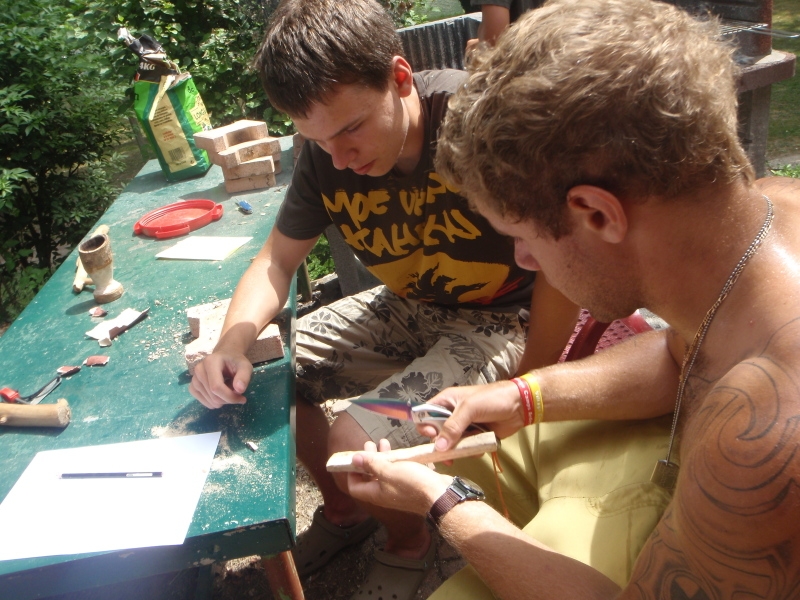 Village Camps International Summer Camp Ard&egrave;che, France 2019-07-26 https://www.villagecamps.com/journals_admin/images/24-6-Whittling wood.jpg